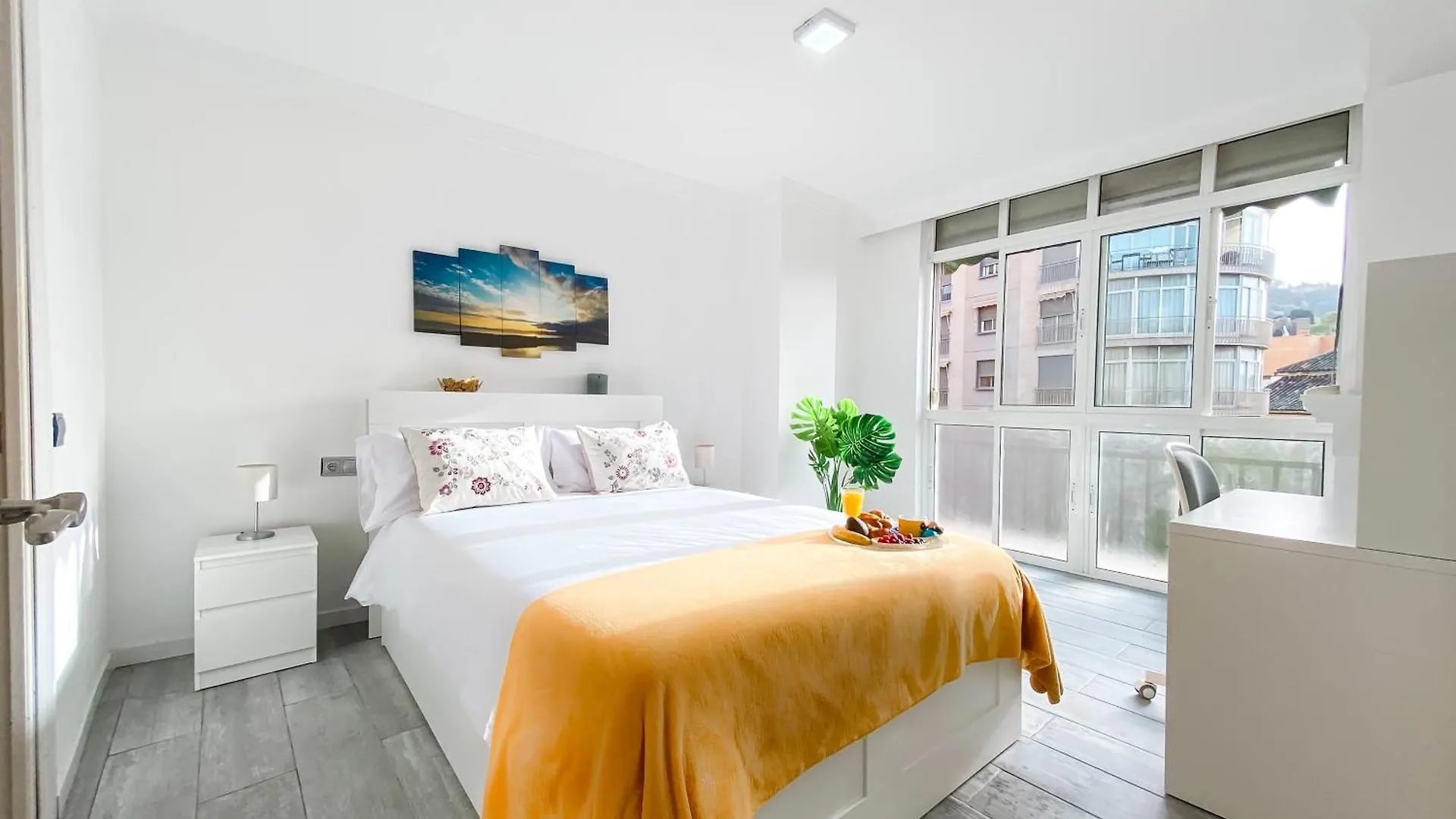 3 Rooms Y 3 Baths Y Aparcamiento Catedral Malaga location