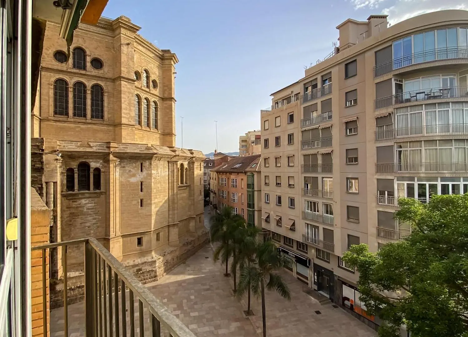 3 Rooms Y 3 Baths Y Aparcamiento Catedral Malaga Spain
