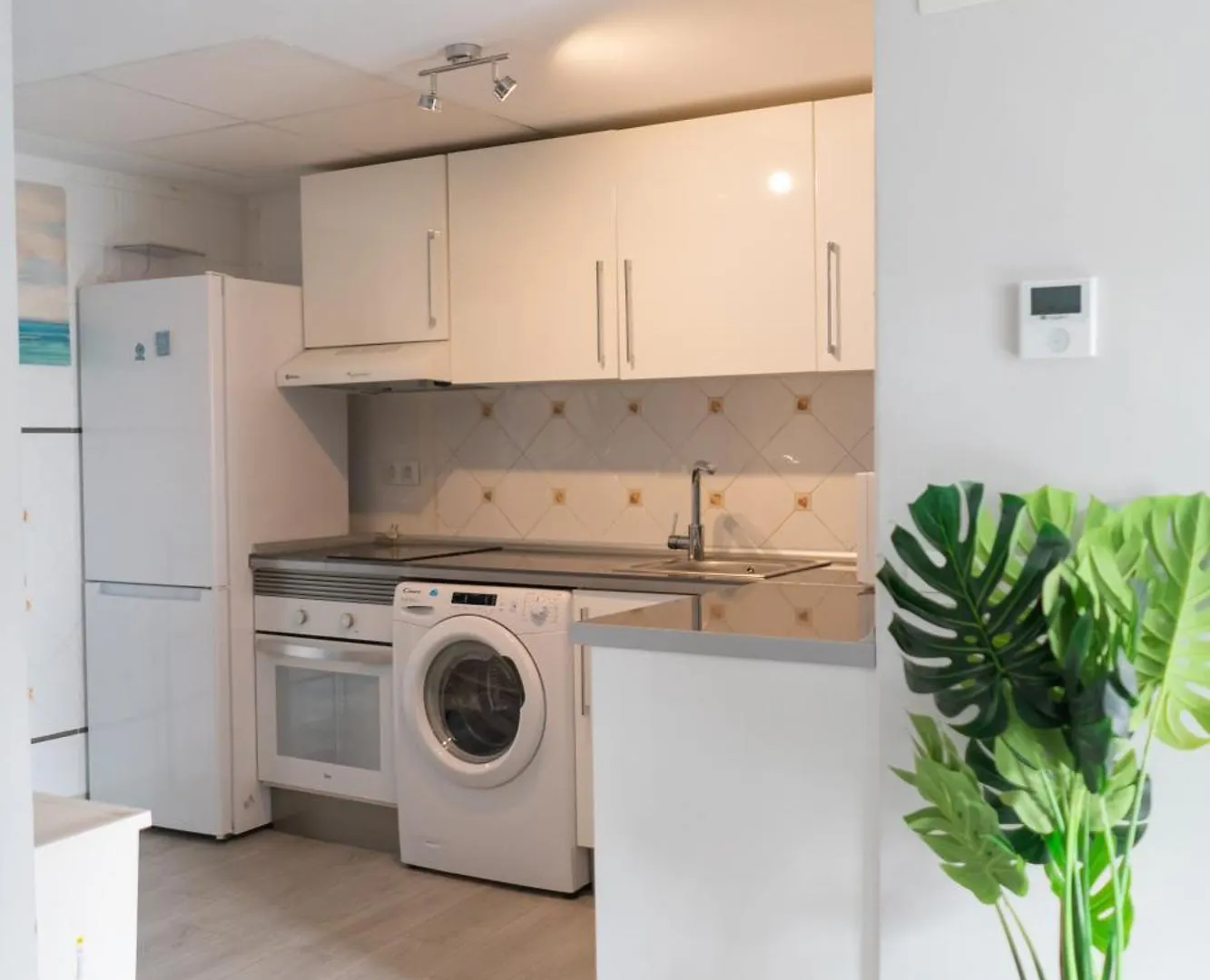 3 Rooms Y 3 Baths Y Aparcamiento Catedral 말라가 0*,  스페인
