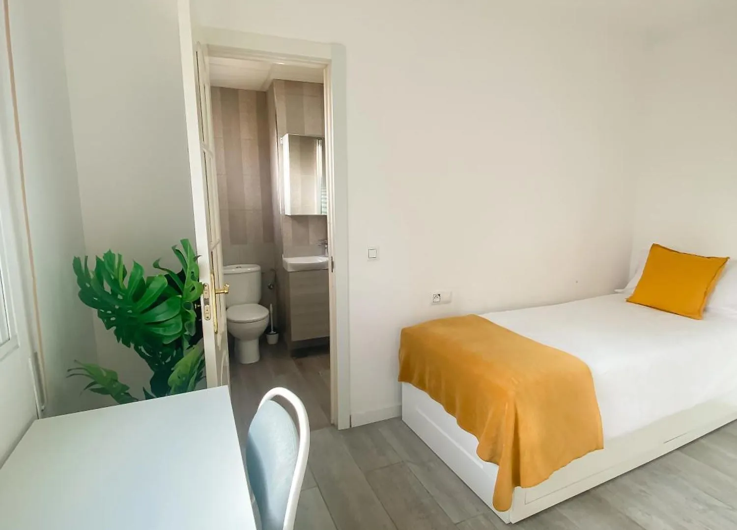 3 Rooms Y 3 Baths Y Aparcamiento Catedral 말라가