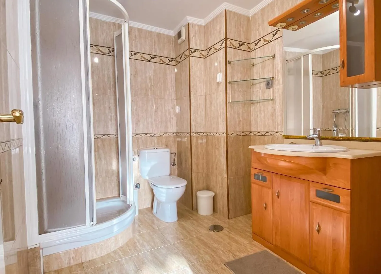 3 Rooms Y 3 Baths Y Aparcamiento Catedral 말라가 아파트